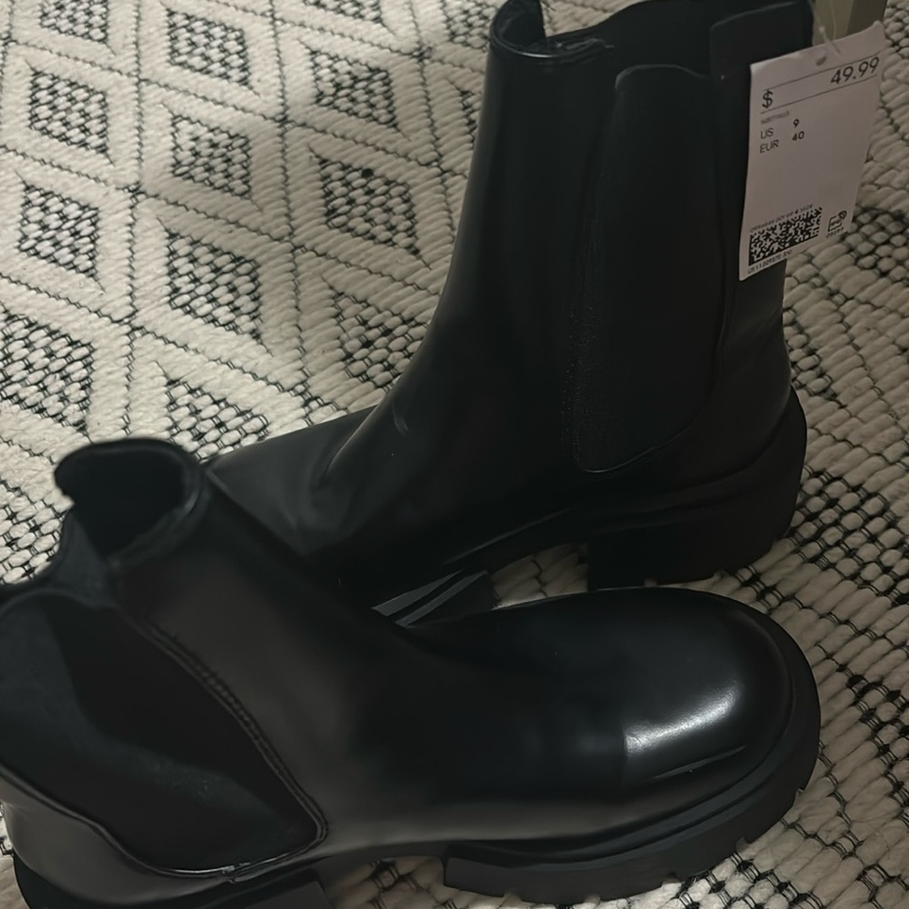 Never worn h&m short booties size 9 wmns no box